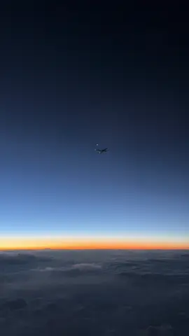 Including a little flash of landing lights #sunrise #flying #pilot #aviation #boeing #777 #cockpit 