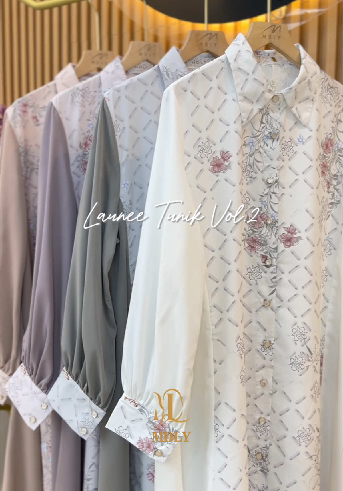 Bahagia banget kalau punya minimal 1 koleksi Launee Tunic Vol 2. 🥰💙 Model dan bahannya juara!  Komen “LAUNEE” sebanyak-banyaknyaaaaa! 💐 #StylingWithMDLY #MDLYNewCollection 