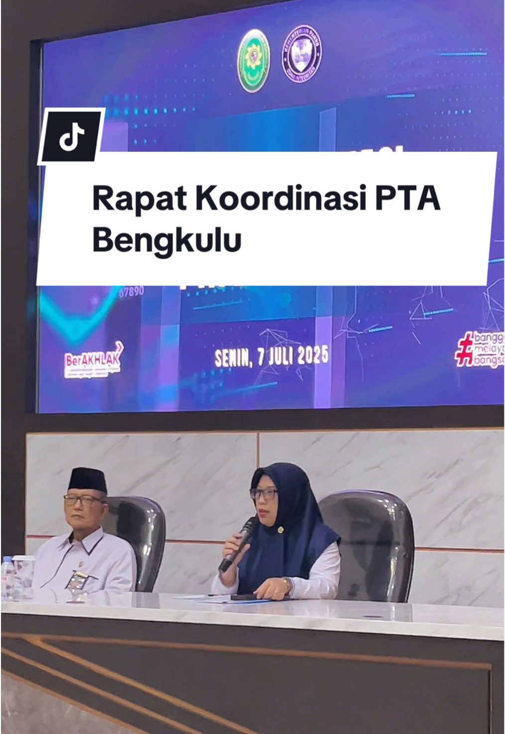 Pengadilan Tinggi Agama Bengkulu melaksanakan Rapat Koordinasi guna untuk menyatukan langkah bersama Ketua Pengadilan Tinggi Agama Bengkulu yang baru, Bapak Dr. H. Ahmad Fathoni, S.H.,M.Hum. Dalam rapat ini, membahas tentang laporan kinerja bagian Kepaniteraan dan Kesekretariatan guna memperkuat sinergi dan meningkatkan kualitas pelayanan peradilan agama demi terwujudnya peradilan yang agung.   #mahkamahagung #humasmahkamahagung #ptabengkulu 