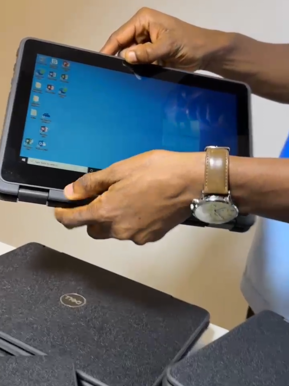 Tired of a Laptop that freeze when you open More than 2 Tabs? This Dell Latitude won't Disappoint 🦾🔥🔥 You Deserve Better. Whether you're a student, Business owner, Remote Worker or Content Creator, This laptop won't slow you down.. This Dell Latitude is Built for speed , flexibility and daily Hustle Just A Dm ; We Deliver Nationwide 💯 #computervillageikeja #Gadget #dell #delllatitude 