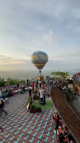 Salah satu spot bengong terbaik di Yogyakarta😍🏜️ #hehaskyview #sunsetvibes #jogja24jam #jembertiktok 