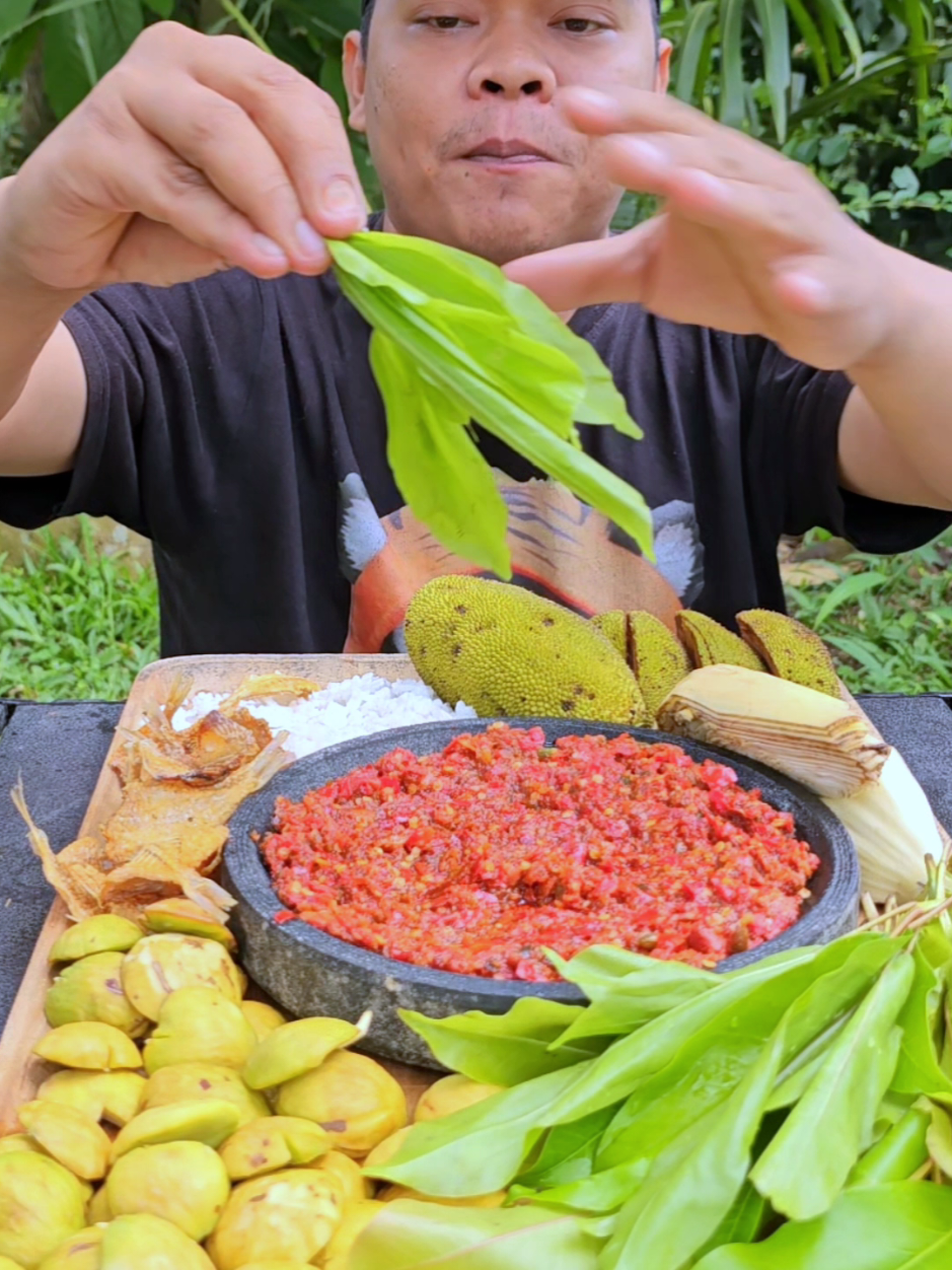 Ada yang pernah makan lalapan bunut ? #mukbang #lalapanbunut #mukbanglalapan #mukbangsunda 