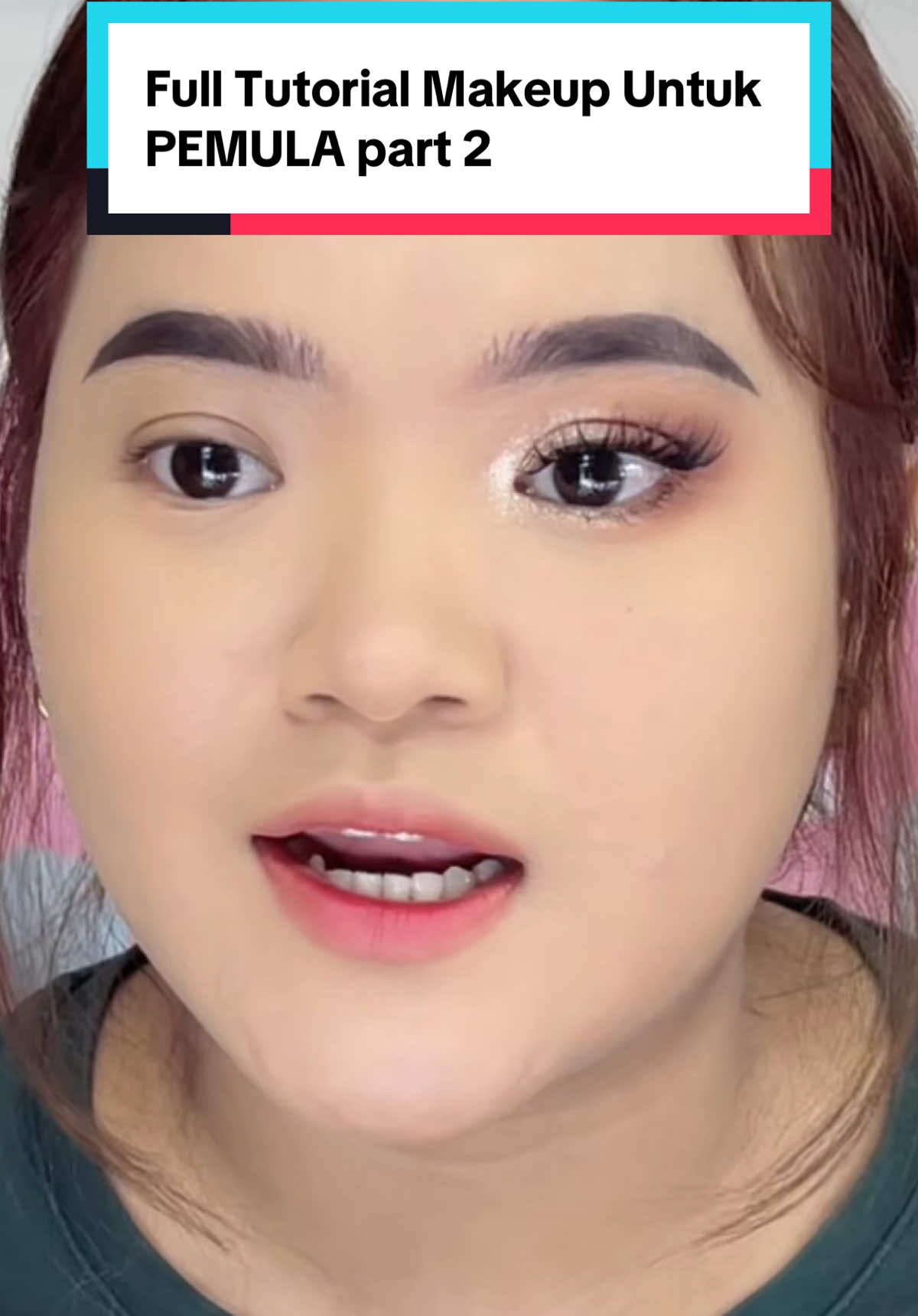 Full Tutorial Makeup Untuk PEMULA Part 2 yang isinya 👇🏻 • Cara pake foundation • Cara pake eyebrow pomade • Cara pake eyeshadow 3 warna (semi bold) bisa untuk ke acara2 Kalo kalian ada request boleh banget komen! Untuk aku tutorialin di Part selanjutnya ya 😊 Jangan lupa save, follow dan share ke temen kalian biar bisa belajar bareng ✨