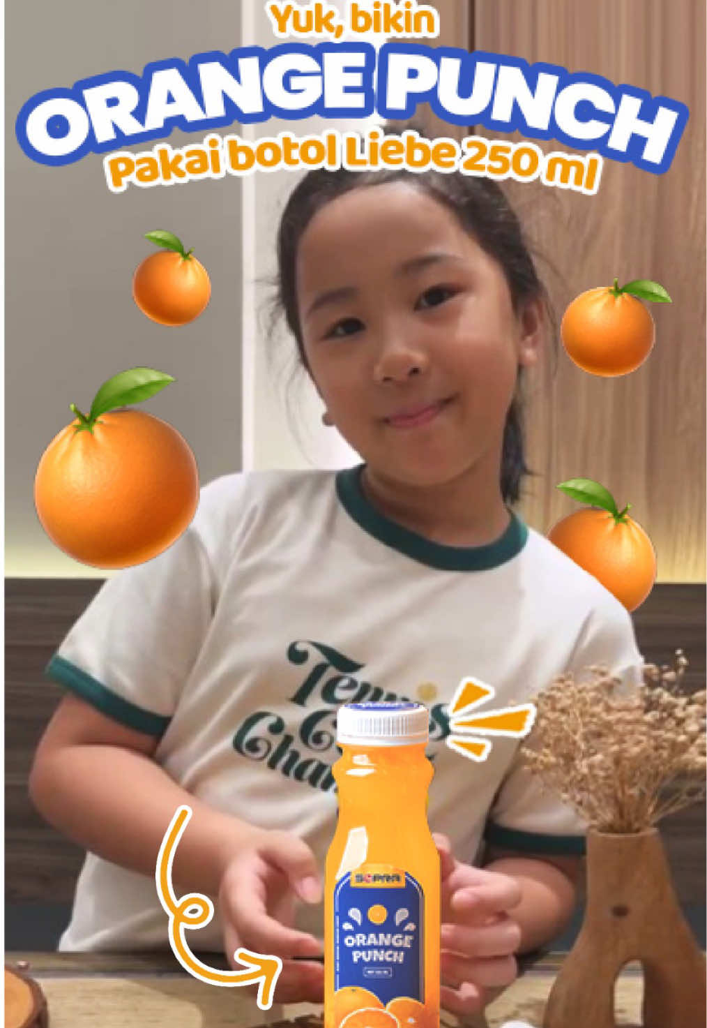 Liburan seru bareng si kecil? Bisa dong! 🧡 Kali ini kita bikin Orange Punch yang segeeer banget 🍊✨ Resepnya gampang dan seru buat jadi aktivitas bareng anak di rumah! Yang paling penting, kita pakai botol Liebe 250 ml dari SOPRA yang: ✔️ Ukurannya pas untuk minuman anak ✔️ Pakai tutup Cap 38 ND yang ada segelnya, jadi aman banget! ✔️ Cocok buat jualan homemade juice juga, lho~ Yuk, cobain juga bareng si kecil! Bisa jadi ide bisnis + aktivitas liburan yang menyenangkan 🧃👦👧 #OrangePunch #OrangeYakult #Yakult #SOPRA #Liebe250ml #KidsActivity #LiburanAnak #BotolUnik #BotolMinuman #PlasticBottle #BotolPlastik #KemasanPlastik #PabrikPlastik #Beverages #BeveragesBottle #MinumanSegar