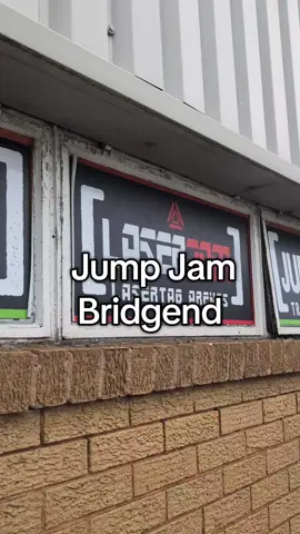 Very cool place! I want a turn next time ✌🏼 #Wales #welsh #trampolinepark #daysoutinsouthwales #jumpjam 