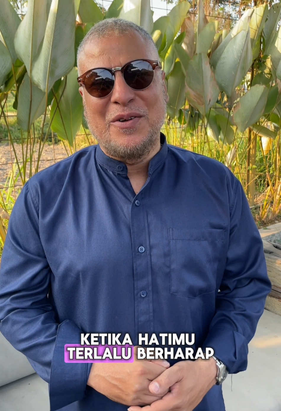 Ketika hatimu terlalu berharap kepada seseorang Allah akan timpakan perihnya sebuah pengharapan,,, #hatimu #perih #harapan #lukahati 