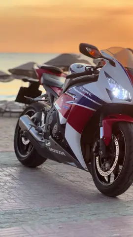 💣💥💥💣 #motorcycle #1000rrfireblade #1000rr #honda #motobike #keşfetbeniöneçıkar #fypシ゚ #