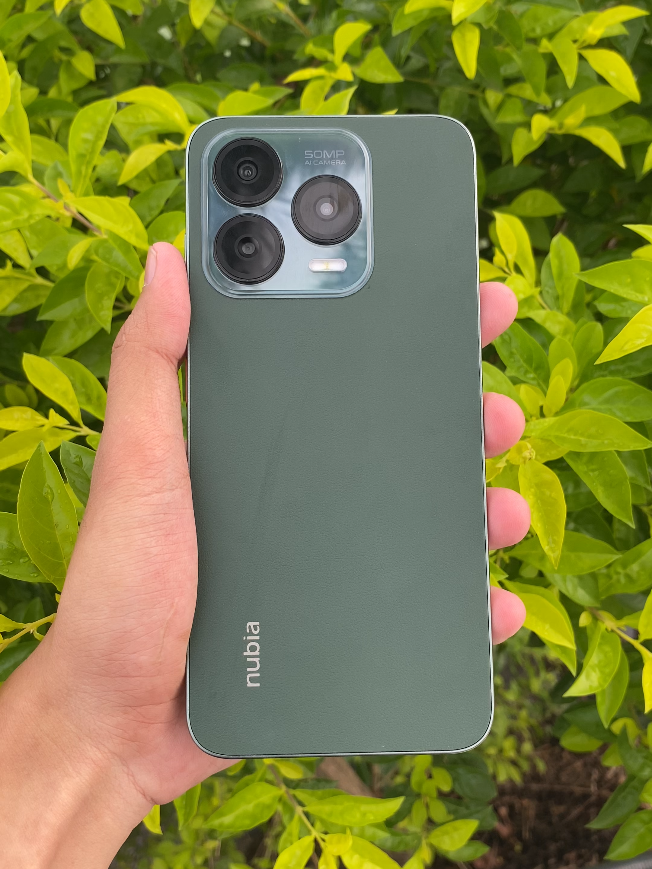 🔥 Nubia V70 Design — Performa Sigma, Vroom Terus! 📱 6.7-inch HD+ Display, 120Hz refresh rate untuk tampilan super smooth ⚡ 8GB+8GB Dynamic RAM dan 128GB ROM, siap untuk multitasking tanpa lag 📸 50MP Main Camera, hasil foto tajam berkat Nubia AI 🚀 Live Island 2.0, interaktif, seru banget untuk gaming & aplikasi 🌟 Smooth Certification 50 Months, performa stabil tahan lama! 🎨 Tersedia dalam tiga warna keren: Green, Gold, & Orange 🍊🌿 #NubiaV70Design #SmartphoneVroom #NubiaAI #bandarhp #TechLovers #nubiaindonesia