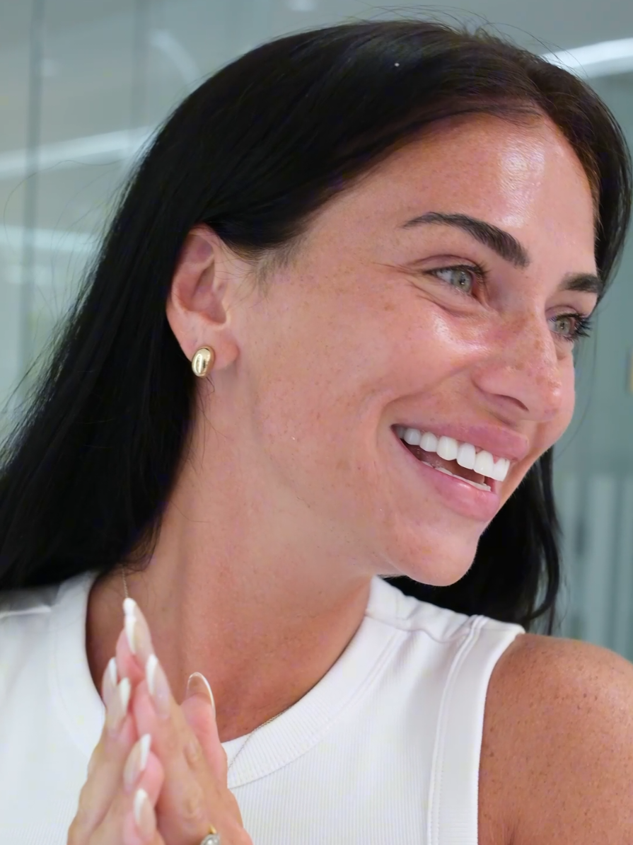 When the smile you've always imagined finally meets the mirror... it's everything. ✨ #dentaldesign #dentaldesignsmile #dentaldesigner #dentalturkey #bestdentalteam #bestdentistinturkey #bestdentalclinicinturkey #biggestdentalclinicinturkey #biggestdentalclinic #luxurydentalclinic 