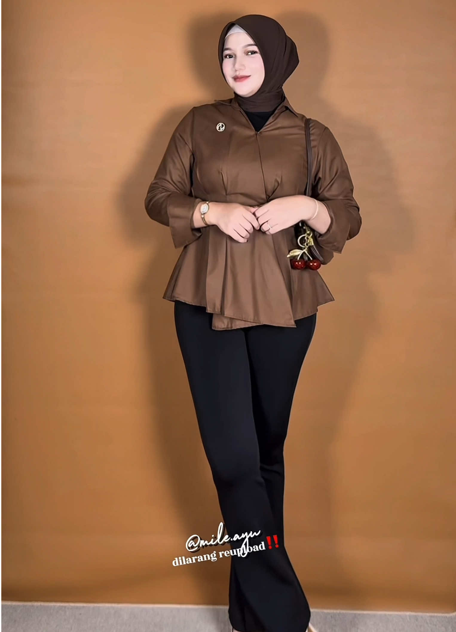 blousenyaa cakep bgt😍 bahan adem model ga pasaran welll😋✨ . . . . . . . . . . . #blouse #blousecantik #blousewanita #OOTD #ootdfashion #ootdhijabstyle #ootdinspo #ootdinspiration #ootdhijabsimple #outfitideas #outfit #outfitinspo #outfitinspiration #outfits 