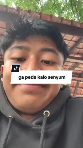 jadi ga pede senyum lebar😃  