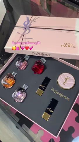 Packing a perfume gift #perfumeset #cosmetics #miniperfume #perfumes #perfumetiktok #miniperfumes #parfum #order #parfum #perfumecollection 