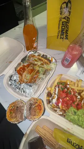 do not take our reactions seriously 😭 #gyg #spread #mukbang #boybsf #foryoupage #food #mexican #guzmanygomez #fyp @Ongegu 
