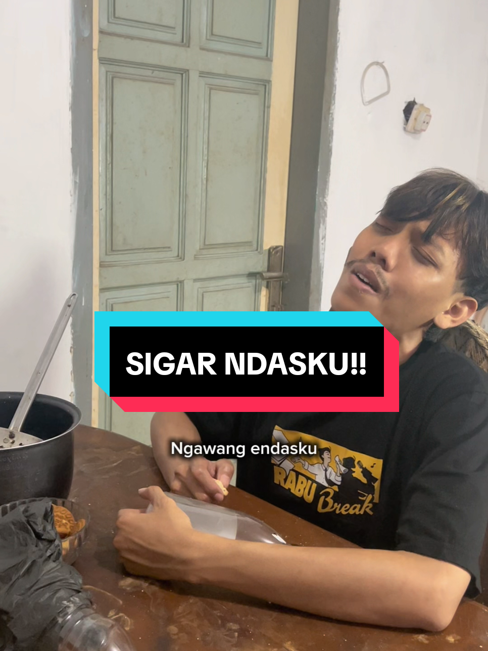 Ijin @dnyckn , cover mode ngawang, bersama kawan @ikhwanlmdn_ Wenak Wenak Wenak 🤙🤙 #haritswenak #wenakwenakwenak 