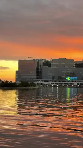 #sunset #pantailosari #rumahsakitvertikalmakassar #storybugis 