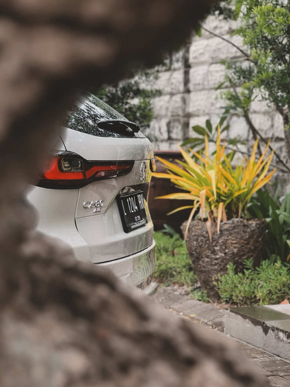 Kalau kamu tipe yang gentle tapi tegas, sayang keluarga tapi tetap stylish, CX-80 PHEV adalah definisi kamu dalam bentuk mobil. Smart, refined, and full of family man vibes. #mazda #mazdajemursari #mazdaindonesia #mazdasurabaya #mazdajatim #mazdacx80 #phev #fyp 