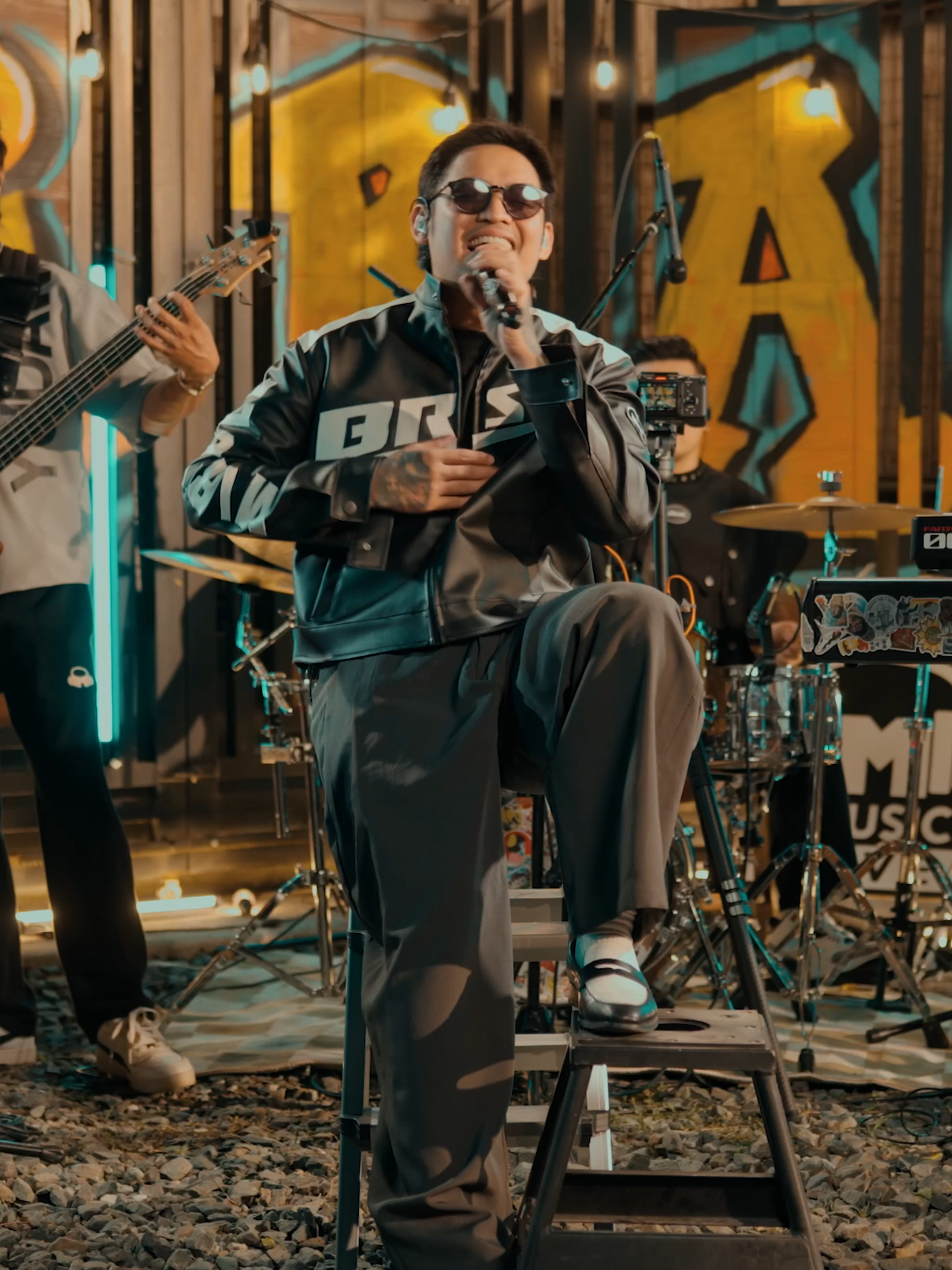 She got her own thing That's why I love her YT: BANDROOM SESSIONS EPISODE 11 | Khel Pangilinan and The Yudawans