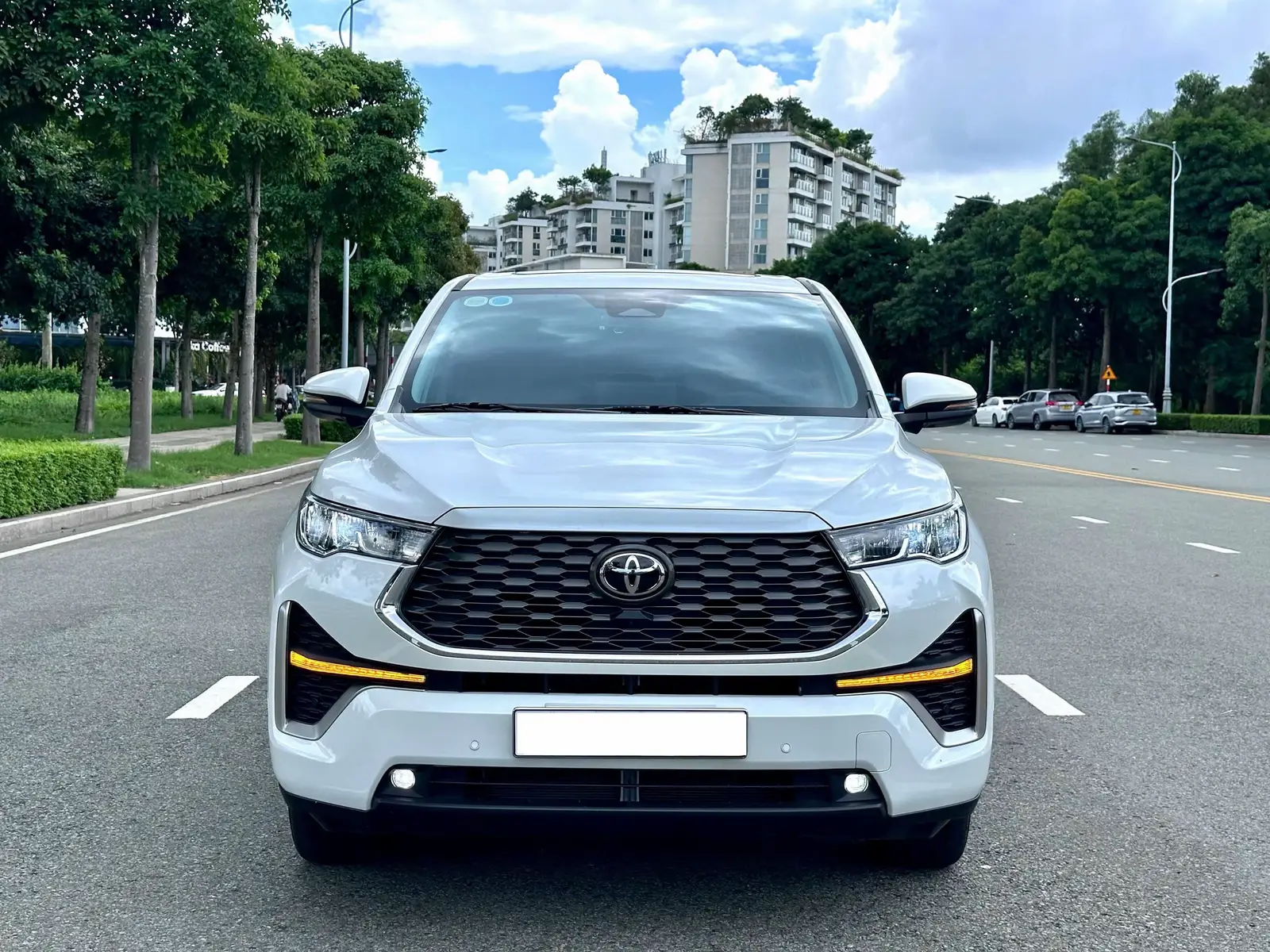 🍀 Sản xuất: 2023 🍀 ODO: 14.000km   🍀 Màu: Trắng  🍀 Động cơ: Xăng Điện 🍀 Biển số: HCM ⚡️ Xe trang bị thêm: Dán phim cách nhiệt, sàn, ghế da, màn hình….  ⚡️ Xe cam kết chất lượng: không đâm đụng, không ngập nước, odo chuẩn, pháp lý chuẩn. —————————————— 𝐋𝐢𝐞̂𝐧 𝐡𝐞̣̂ 𝐱𝐞𝐦 𝐱𝐞: 𝟎𝟗𝟎𝟕.𝟕𝟕𝟕.𝟑𝟑𝟑 𝐓𝐡𝐮𝐲́ 𝐇𝐢𝐞̣̂𝐩   - 𝕋𝕙𝕦 𝕞𝕦𝕒 𝕩𝕖 𝕥𝕒̣̂𝕟 𝕟𝕠̛𝕚,𝕙𝕠̂̃ 𝕥𝕣𝕠̛̣ 𝕥𝕣𝕒̉ 𝕘𝕠́𝕡.  - ℕ𝕙𝕒̣̂𝕟 𝕔𝕒́𝕡 đ𝕠̂̉𝕚, 𝕓𝕦̀ 𝕥𝕣𝕦̛̀ 𝕥𝕒̂́𝕥 𝕔𝕒̉ 𝕔𝕒́𝕔 𝕕𝕠̀𝕟𝕘 𝕩𝕖 𝕢𝕦𝕒 𝕤𝕦̛̉ 𝕕𝕦̣𝕟𝕘.  - 𝕏𝕖 𝕔𝕠̣𝕡 𝕩𝕖 𝕝𝕦̛𝕠̛́𝕥 𝕞𝕦𝕒 𝕔𝕒𝕠 𝕙𝕠̛𝕟 𝕥𝕦̛̀ 𝟙𝟘- 30tr  #thuyhiepxeluot #xequasudung #xuhuong #xeluot #xedep #toyota #innova #toyotainnova #hybrid #innovacross