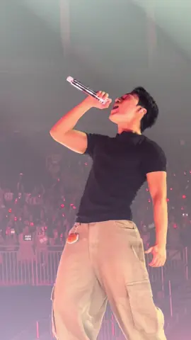 What a cutie! He’s so happy! @ATEEZ_Official #san #ateezsan #choisan #inyourfantasytour2025 