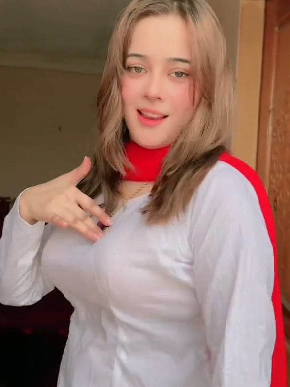 #papa_ki_parii #tiktokpakistan #foru #dancechallenge #moveyourbody 