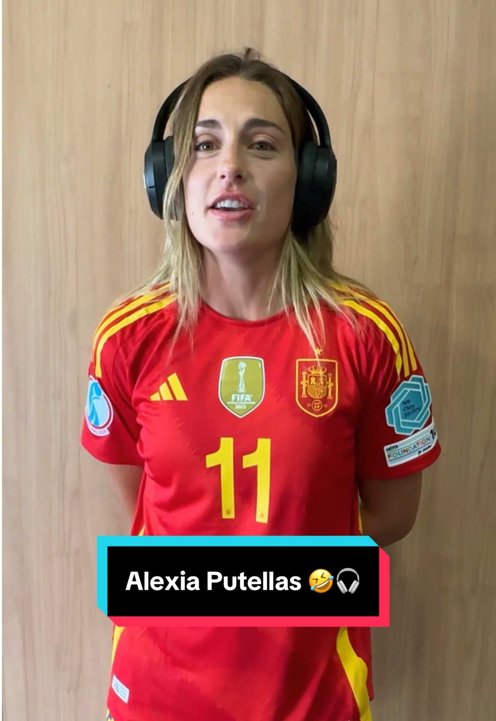 🇪🇸 Alexia takes on the headphone challenge 😂🎧 #WEURO2025