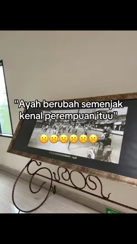 Semoga wanita barumu dan anaknya itu tidak membuatmu lupa bahwa ak juga anak kandungmu yaa… #ayah #brokenheart #fypシ゚ 