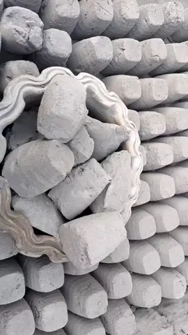 dusty creamy cement sand crumble dry in clay pot #creamy #viralvideos #oddlysatisfying #ForyouUSA #uktiktok #fyp #anxiety #foruyou #100k #anxietyrelief #foryouusa #asmrcommunity 