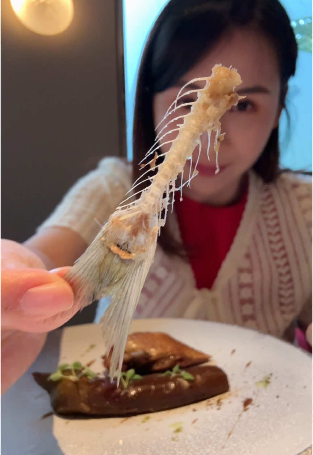 Makan berdua di Three Michelin Star Resto di London ya kira kira segituan yah harga nya ….  Kemarin yang Gordon Ramsay juga three michelin star sih …. Yang ini chef nya lebih dewa lagi , namanya Alain Ducasse , salah satu chef terbaik dunia , total punya 21 michelin star (cuma ada 2 chef yg punya michelin star diatas 20 ) , satu satunya chef yang punya 3 resto three michelin star pada saat bersamaan ….  Three Michelin star itu udh mentok ya , paling tinggi nilai nya  #sibungbung #mukbang #kulinerviral #reviewmakanan 