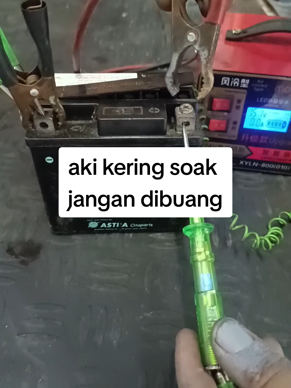 Aki kering soak jangan dibuang, isi Fiteccu biar jadi kayak baru lagi #akikering #motorharianbukanmotorbalap #ngabers #indramotoran 
