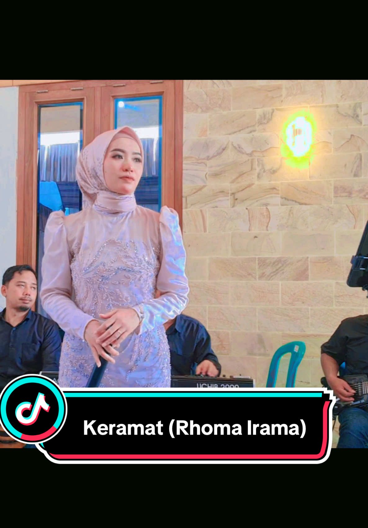 Kalo nyanyi ini jangan diresapi ya gaes, yg ada gak jadi nyanyi nanti 🥹  #keramatrhomairama🎵🎵 #fyp #dangdutklasik #aquariusmusikkendal #anikreva 