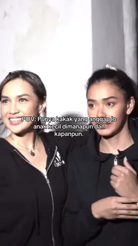 dii film badaas kali selalu dapet peran alpha women, and Strong mother! Tp kalo sama kakak sendiri Auto jadi bayiik. pengen punya kaka kayaa ibuuu  @Sara★Wijayanto 🥹🫶🏻