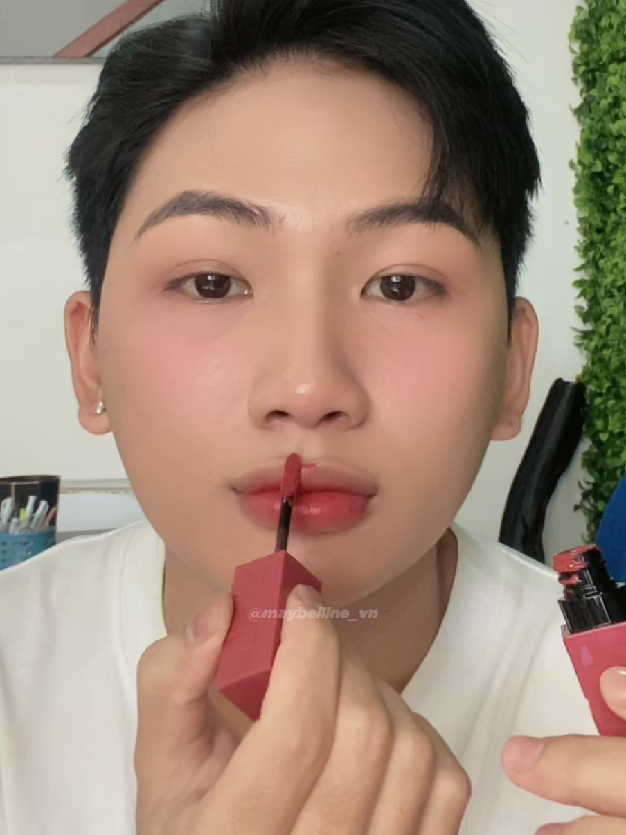 Cảm giác như cả thế giới đang nhìn mình 🤣 cơ mà màu son này đẹp quá màu 10, 10 điểm luôn 💯💯 #maybelline #maybelline_vn #goclamdep #reviewlamdep #muataitiktokshop #thuvienmakeup #vinylink #mnybaslive #uynhabas 