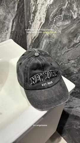 Vintage Cap ;  #vintagecap #cap #unisexcap #capformen #capforwomen #newyorkcap #OOTD #fashioninspo 