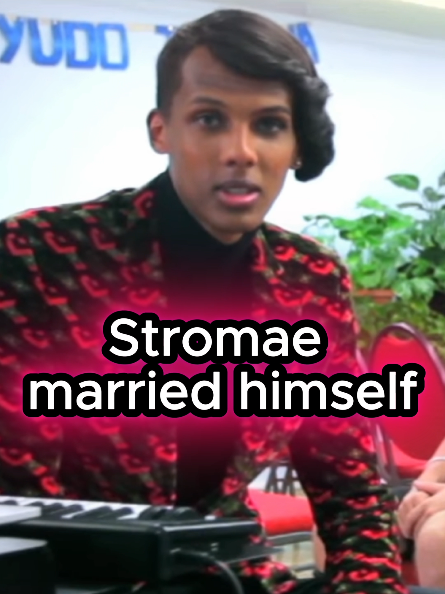 Stromae married himself! Stromae heads to Los Angeles to take over America and sings his hit 'Tous Les Mêmes' with a quartet of background singers after getting married to himself.  #Stromae #TousLesMemes  @stromae