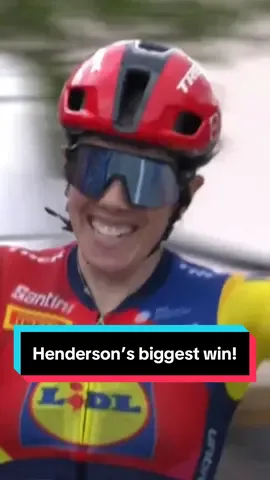 Anna Henderson claims the biggest win of her career as the Brit prevails in the final sprint to win Stage 2 of the Giro d'Italia women! 🙌 #cycling #roadcycling #giroditalia 