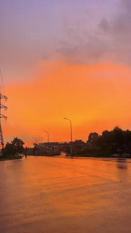 - Có những thứ càng gìn giữ lại càng để lạc mất, càng trân trọng lại càng dễ đánh rơi. #tamtrang #buon