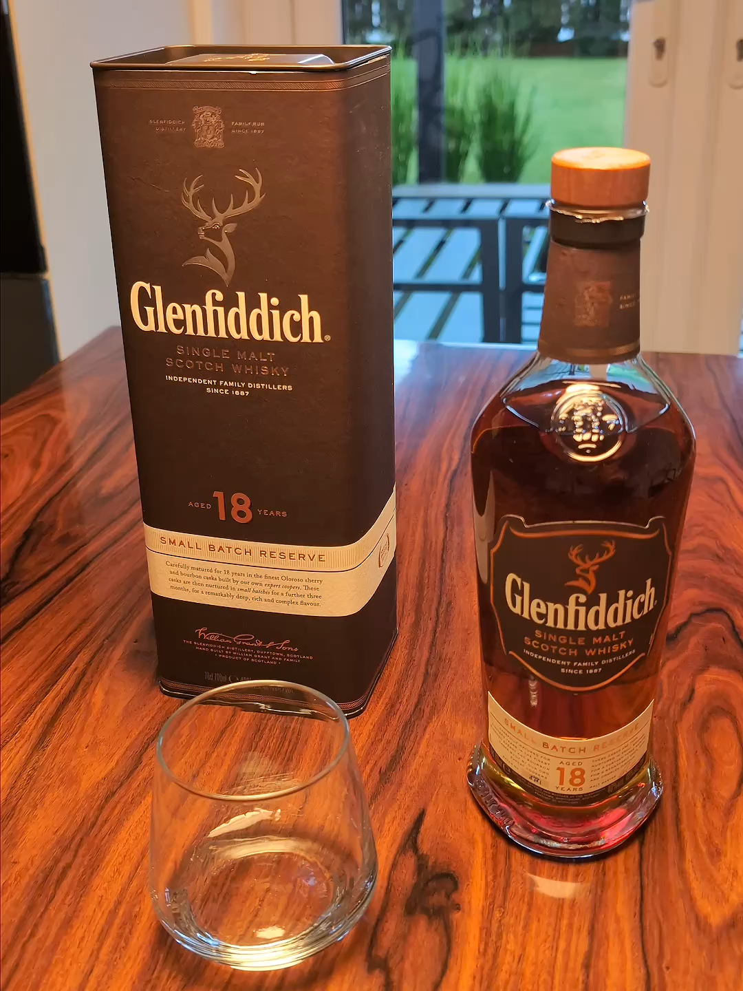 Pouring a glass of Glenfiddich 18 yo Single Malt Scotch Whisky #glenfiddich #18yearold #whisky