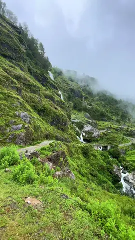 #fyp #viral #trending #foryourpage #viralvideo #travelnepal🇳🇵 #nuwakot #bhalche #waterfall #kespang
