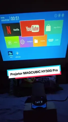 Esse sim é o original Projetor HY300 Pro e sua qualidade de projeção é SURPREENDENTE 😱🎞️🤩 #magcubic #projetor #projetorhy300pro #magcubicprojector #4k #filmes #series #cinemaemcasa #achadinho #tiktoksh 