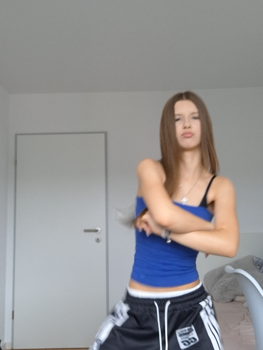 tell your gf that im you gf😝 #Mila #dancechallange #foryoupage #dance #dancer #outfitcheck #Milaaa #fyp #follow #viral #trend #russia #russian #russiangirl #girl #🇷🇺 