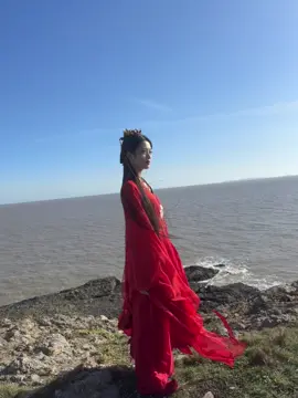 Mình bíc Chi qua vai Nhiễm Nhiễm, khá bất ngờ vì ở trong phim bả hợp vibe cuti v mà ở ngoài ngầu bá choáyyy #huonghamchi #tietnhiemnhiem #mocthanhca #dangchungnaohetflopthithoi #fyp #ilovetiktok 