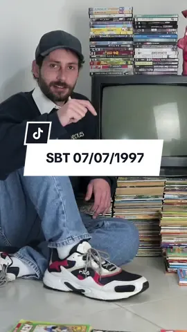Acertou o dia da semana?  Quais são suas lembranças desse ano? Essa foi a programação do Sbt em 7 de julho de 1997! Uma programação de ouro, quando tinha Chaves e Chapolin duas vezes por dia! 😍😍 Muita nostalgia dos anos 90! Sbt sempre foi puro aconchego! #nostalgia #anos90 #anos2000 #nostálgico #sbt #engraçado 