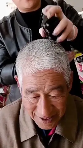 Looking for an easy way to maintain greying hair? NovaHair's Color Correcting Shampoo care of greys.