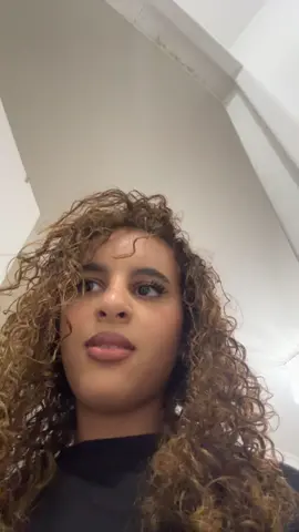 ELLE VOULAIT ME COUPER LES CHEVEUX 😭😭💀💀 omg  #fyp #pourtoi #arabicmom #vacances #blonde #drole_videos #itsmeeyara #humor #merearabe #humour #prank #blague #blagues #prankvideo 