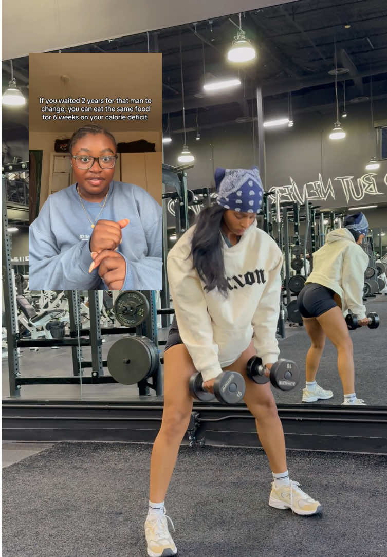 This is your sign babe to start your fitness journey with me! Link in my bio for free week of workouts #workoutplan #gymmotivation #workouttipsforbeginners #combomoves #dumbbellonlyworkouts 