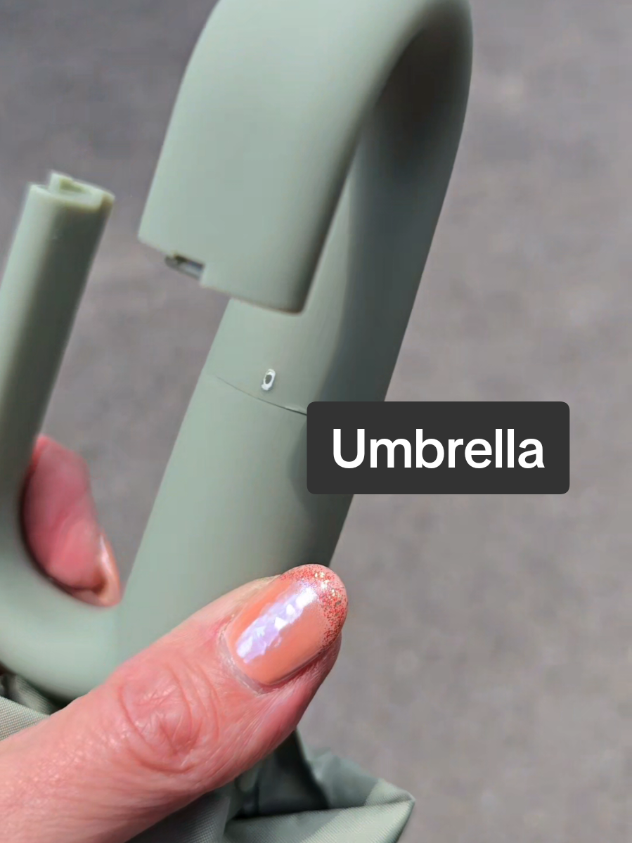 #umbrella #rainydayessentials #summermusthaves #automaticumbrella #foldableumbrella #travelhacks #travelmusthaves #tiktokshopcreatorpicks 