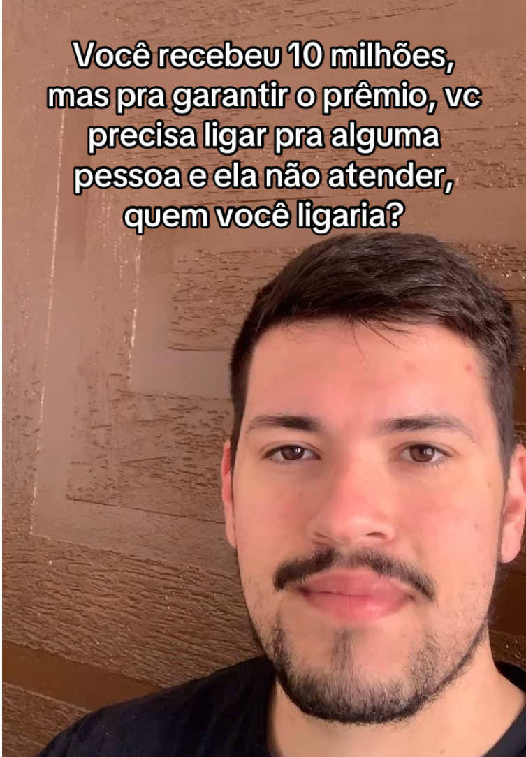 Vive no celular e nunca atende, quem é essa pessoa? Marque ela aqui nos comentários 😂  #humor #celular #memestiktok 