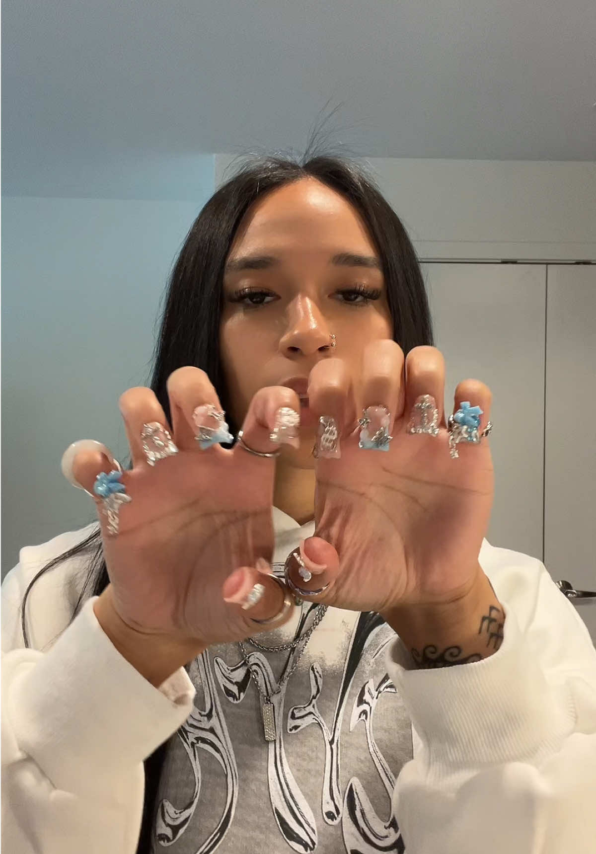 check out @Delicate thing for your press ons!!! These might be my new favs 🩵🤩🤩 #nailart #pressonnails #ducknails 