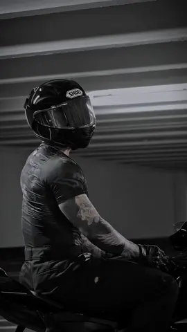 Wanna ride ? 🖤 #bikelife #biker #motorcycle #bike #moto #r1 #yamahar1 #bikelover #motos #BookTok #darkromance 