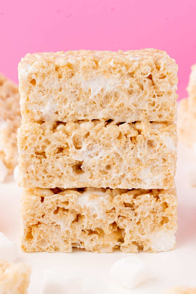 Gooey marshmallows, crispy cereal, and full-on no-bake nostalgia! These homemade Rice Krispie treats are the snack that takes you back—one bite and you’re moonwalking into snack heaven. 🕺💥 Recipe on cakemehometonight.com!
